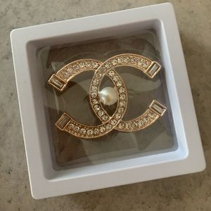 Rose gold fashion pin